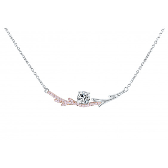 Collier Elsa Lee, collection Fantasy Garden motif branche rose incrustée d'oxydes de Zirconium roses et un oxyde blanc serti gri