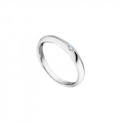 Simply designed wedding ring for women from Elsa Lee Paris, crafted in silver with a single Cubic Zirconia centerpiece