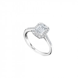 Elsa Lee Paris impressive sterling silver ring with emerald cut Cubic Zirconia centerpiece surrounded by Cubic Zirconia