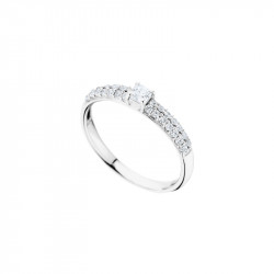 Elsa Lee Paris sterling silver ring, one diamond cut Cubic Zirconia surrounded by shining stones on both sides