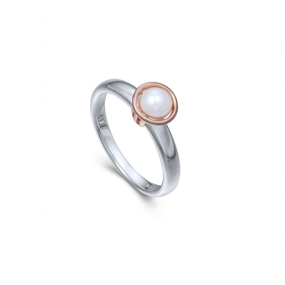 Bague Elsa Lee Paris, collection Memory, en argent 925, une perle blanche 5mm entourée de son socle rhodié rose