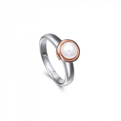 Bague Elsa Lee Paris, collection Memory, en argent 925, une perle blanche 6mm entourée de son socle rhodié rose