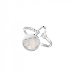 Mother of pearl and silver moon ring from the Luna collection