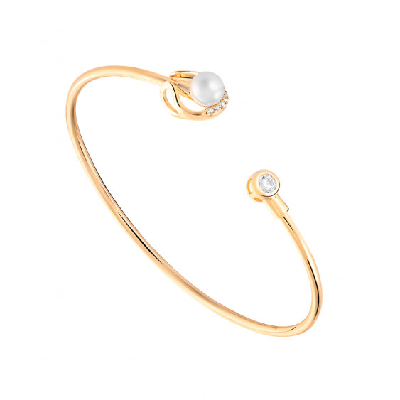 White pearl and yellow gold bangle in semi-open shape by Elsa Lee 