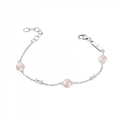 Powder pink pearl bracelet in 925 silver by Elsa Lee. A delicate and soft design for an elegant vibe