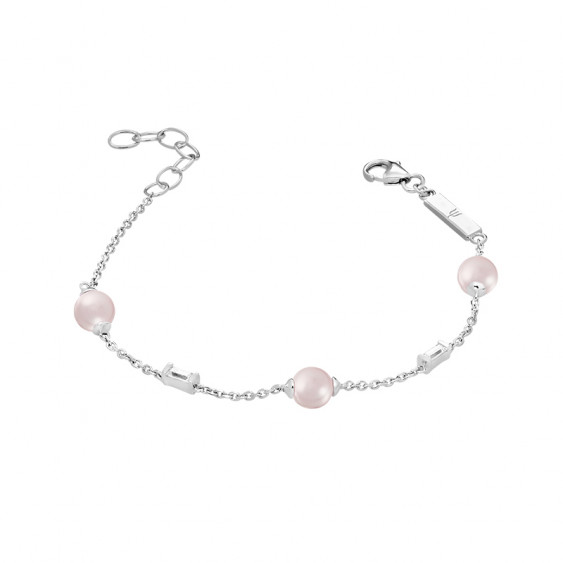 Powder pink pearl bracelet in 925 silver by Elsa Lee. A delicate and soft design for an elegant vibe