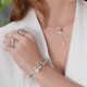 Bracelet rigide perle grise et blanche en argent par Elsa Lee Paris 