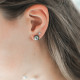 Boucles d'oreilles puces Elsa Lee Paris, deux perles grises de 8mm