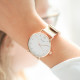 Montre design simple bracelet rose gold maille milanaise et cadran blanc sans chiffre 