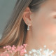 Boucles d'oreilles créoles Elsa Lee Paris, collection Tradition, pavage d'oxydes de Zirconium et pendant