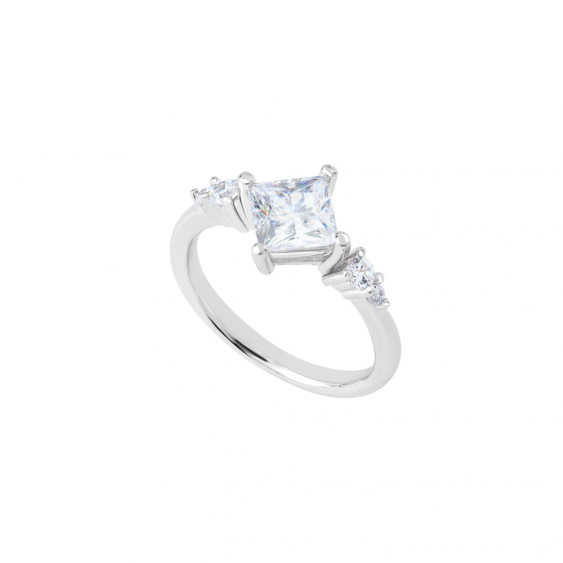 Ring with its central princess cut stone by Elsa Lee Paris. Contemporary design jewellery