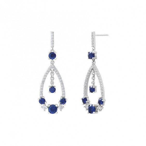 Boucles d'oreilles pendantes habillées avec des pierres bleues saphir en argent par Elsa Lee Paris 