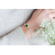 Bracelet habillé design traditionnel en argent bracelet pierre verte émeraude taille émeraude et entourage par Elsa Lee. 
