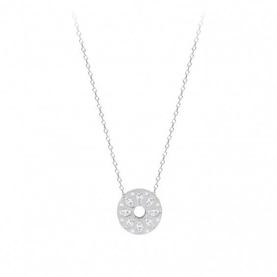 Le collier en argent de la collection Rosalie est caractérisé par un pendentif cercle ornés d'oxydes de zirconiums blancs