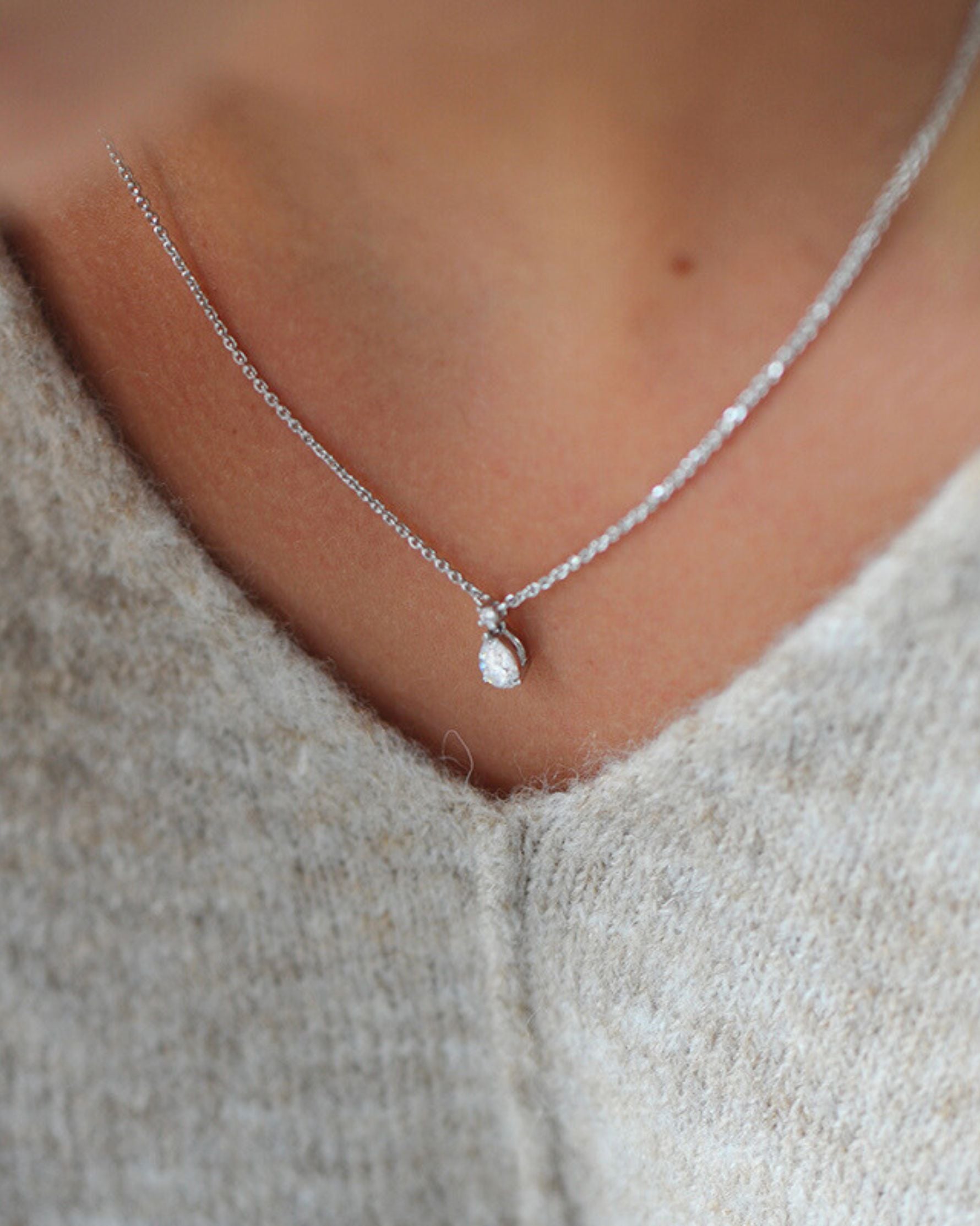 Collier Solitaire – Argent 925 rhodié, zirconium taille poire