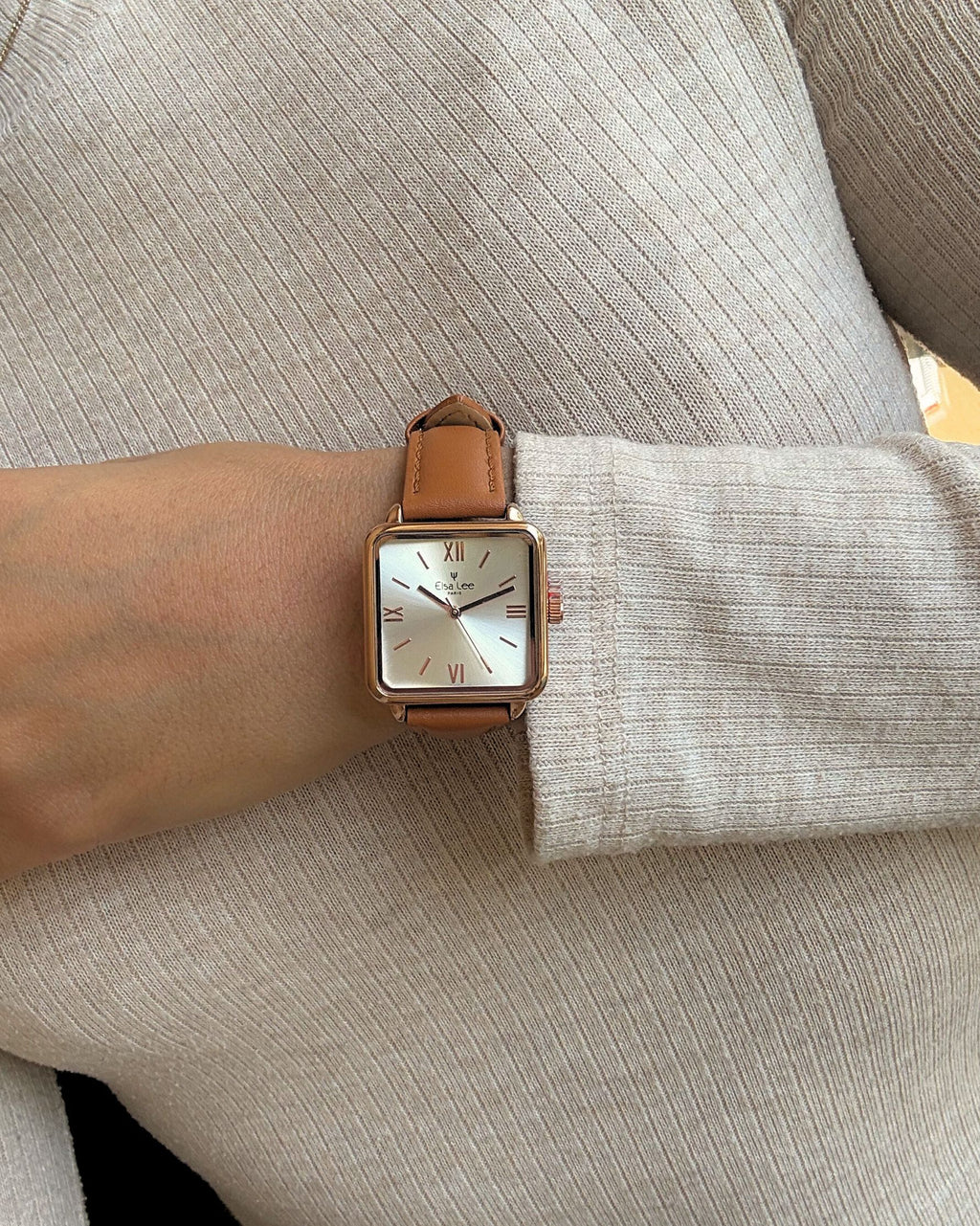 Montre Santa Elsa Lee – Cadre Carré Rose & Bracelet Cuir Marron