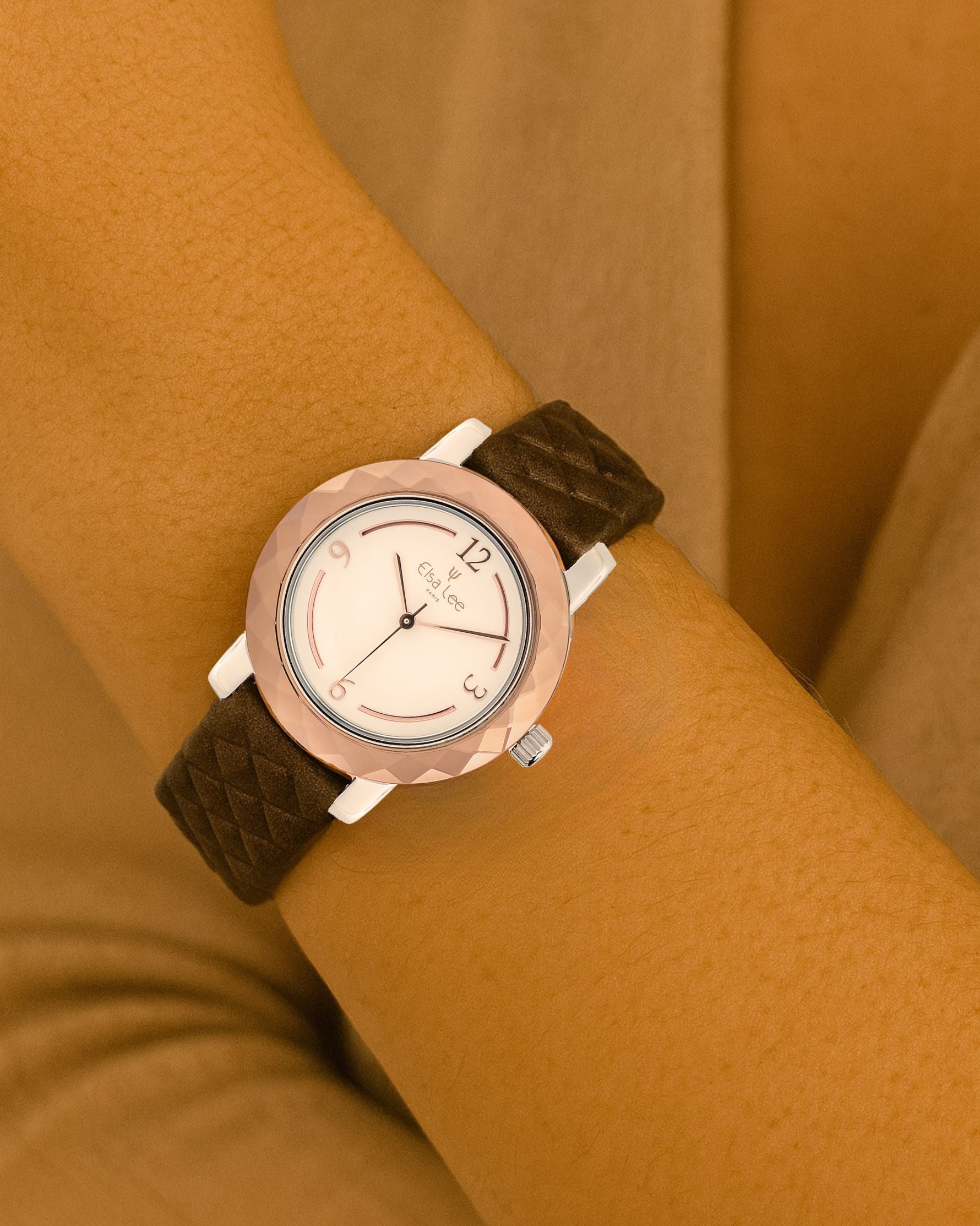 Montre femme Elsa Lee – Cadran blanc mosaïque & bracelet cuir Marron