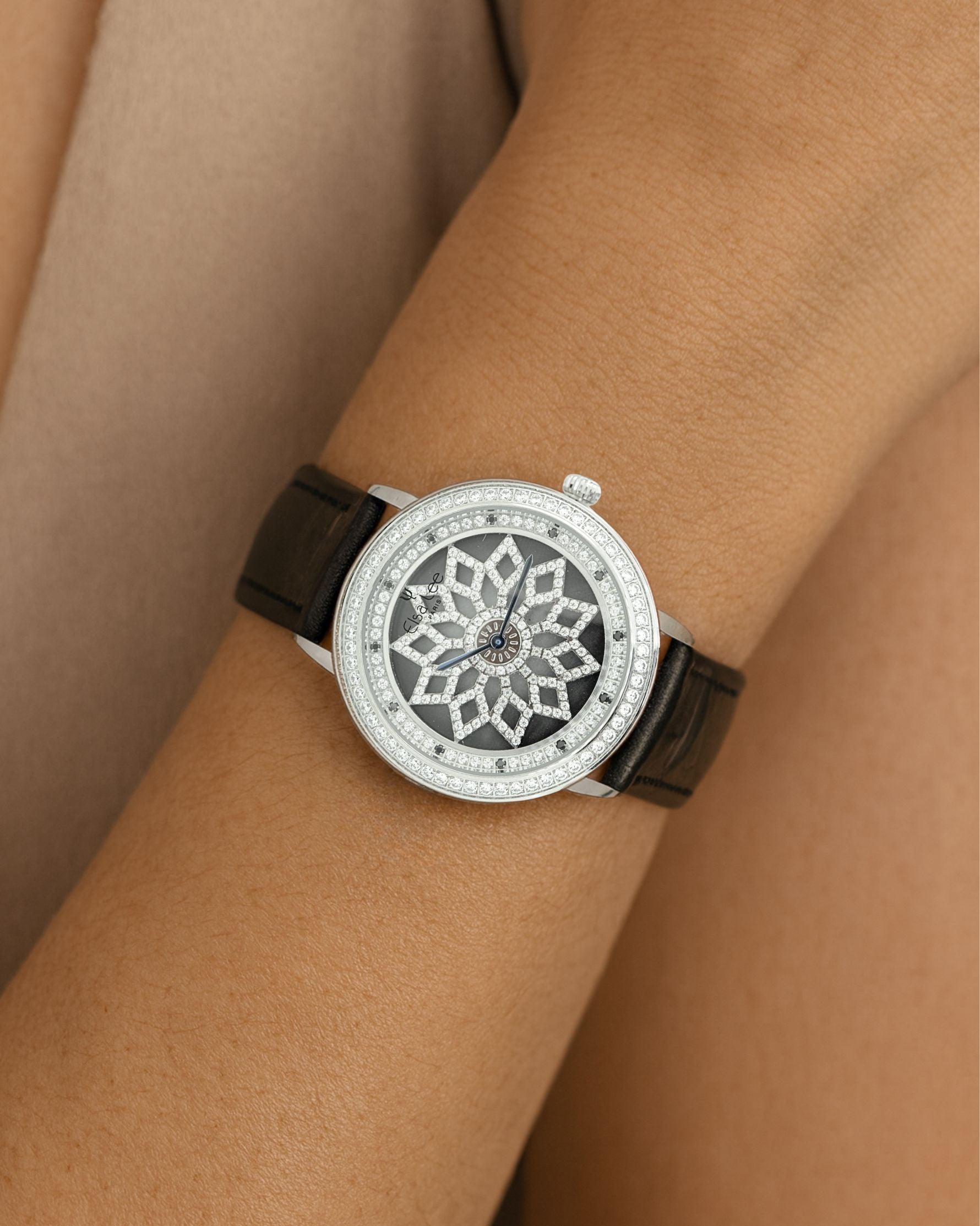 Montre Femme Elsa Lee – Cadran Noir motif tournant strass