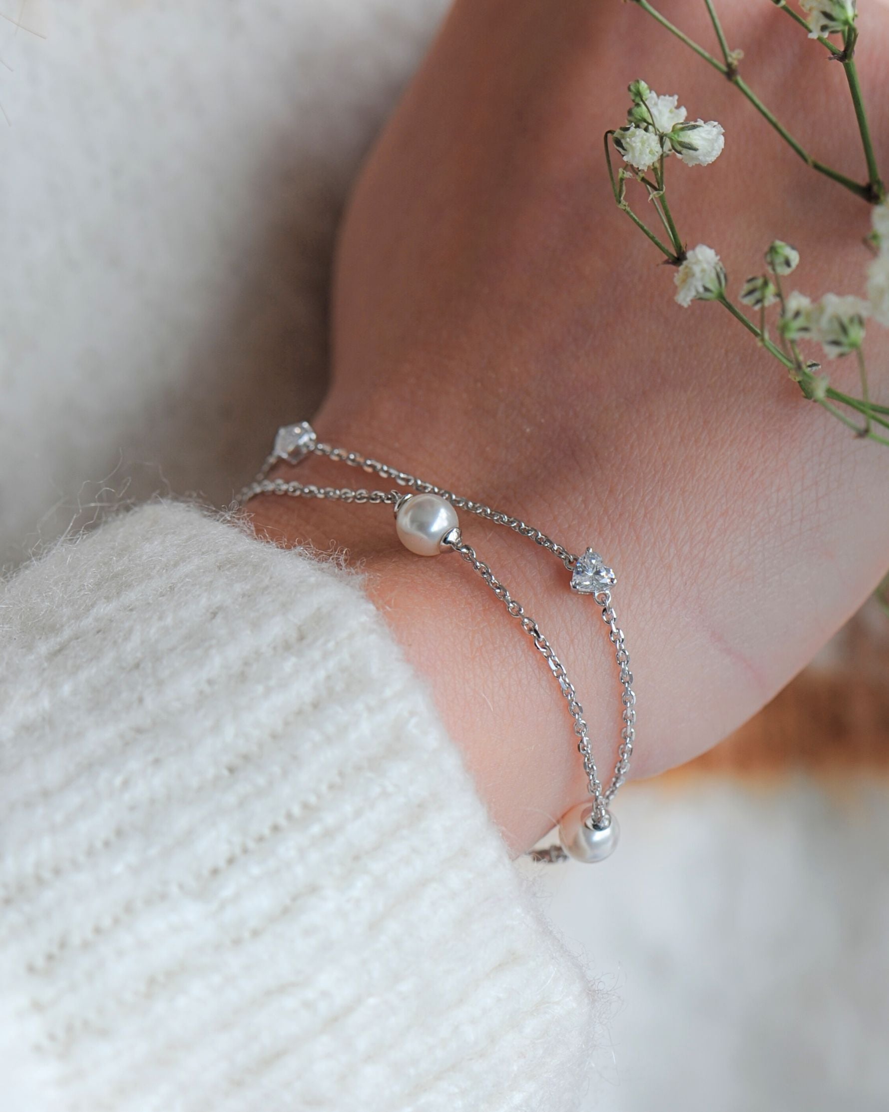 Bracelet chaîne et perles blanches Pureté