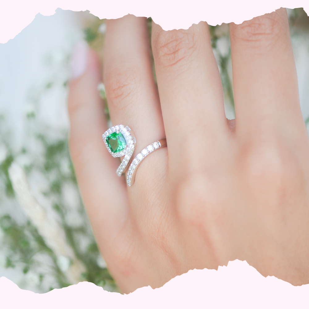 bague semi ouverte verte Tradition Emeraude Elsa Lee Paris