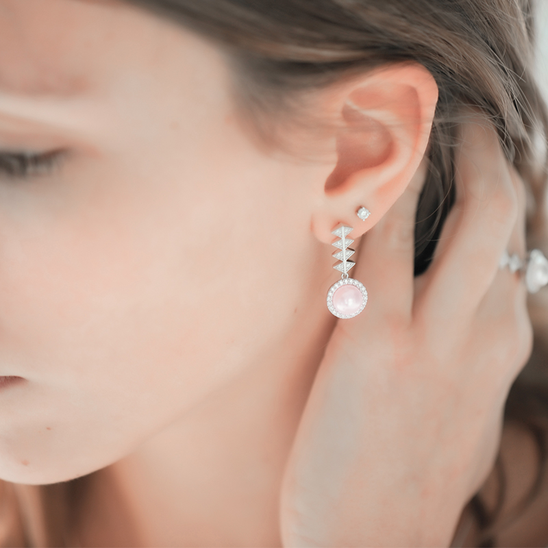 Boucles d'oreilles pendantes perles roses et losanges