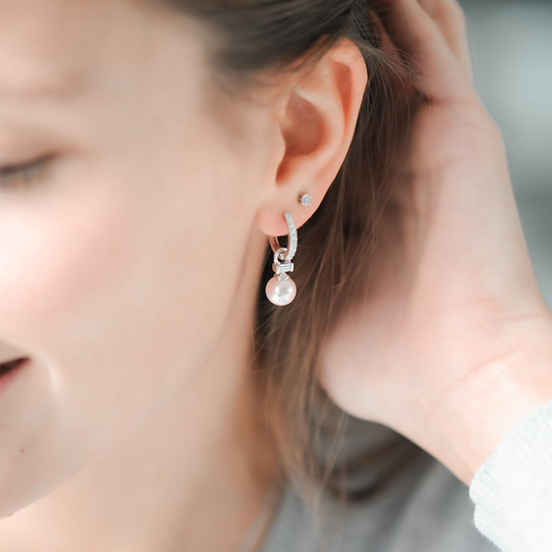 Boucles d'oreilles créoles argent serties et perles roses