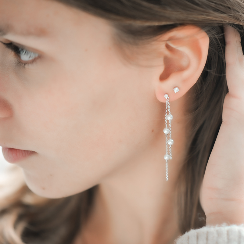 Boucles d'oreilles pendantes perles blanches